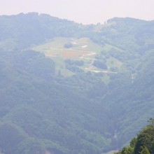 美の山山頂から望む高原牧場ポピー