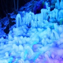 横瀬町・あしがくぼの氷柱ライトアップ