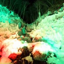 あしがくぼの氷柱ライトアップ