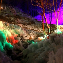 あしがくぼの氷柱ライトアップ