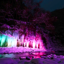 三十槌の氷柱ライトアップの画像