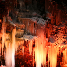 三十槌の氷柱ライトアップの画像