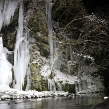 三十槌の氷柱ライトアップの画像