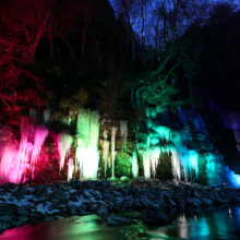 三十槌の氷柱ライトアップの画像