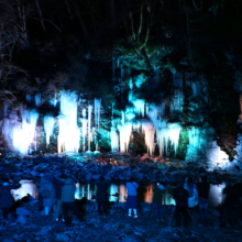 三十槌の氷柱ライトアップの画像