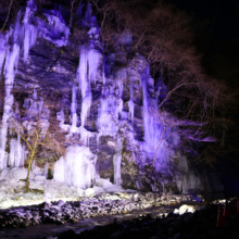 三十槌の氷柱ライトアップの画像