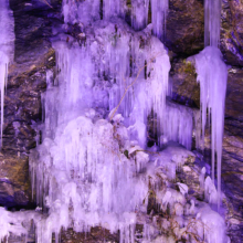 三十槌の氷柱ライトアップの画像