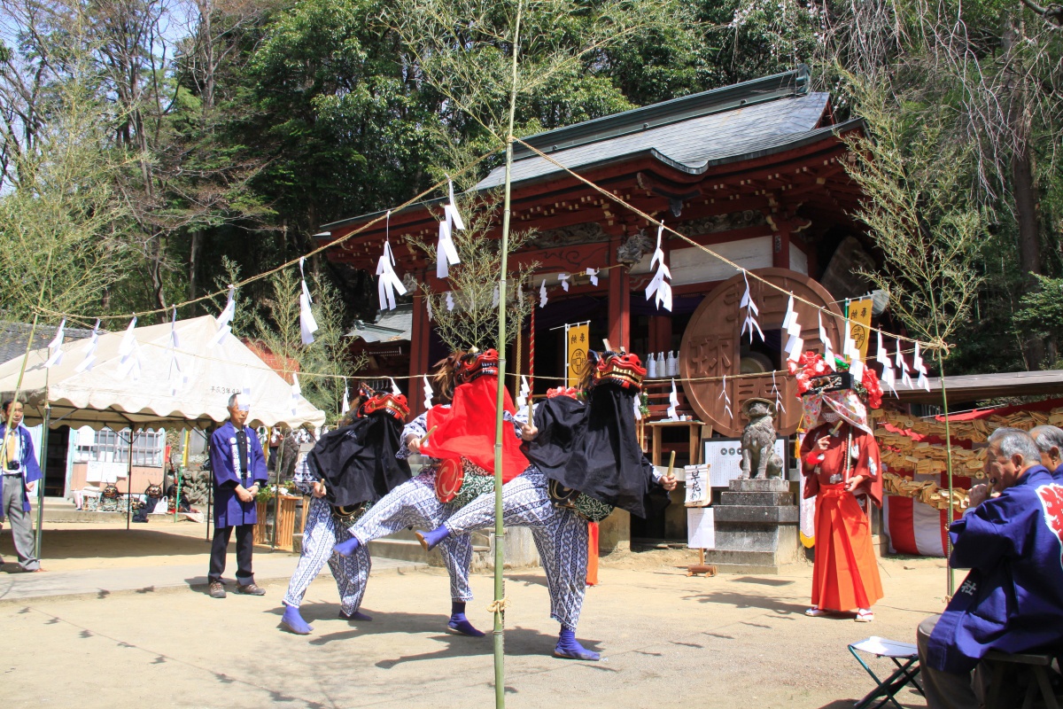 聖神社の獅子舞