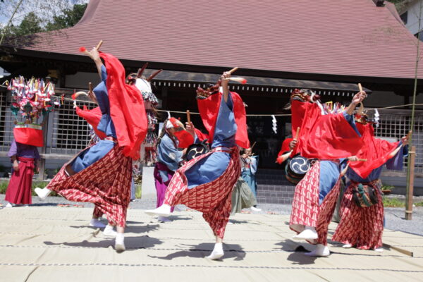 三峰諏訪神社の獅子舞