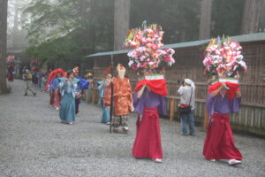 三峰諏訪神社の獅子舞