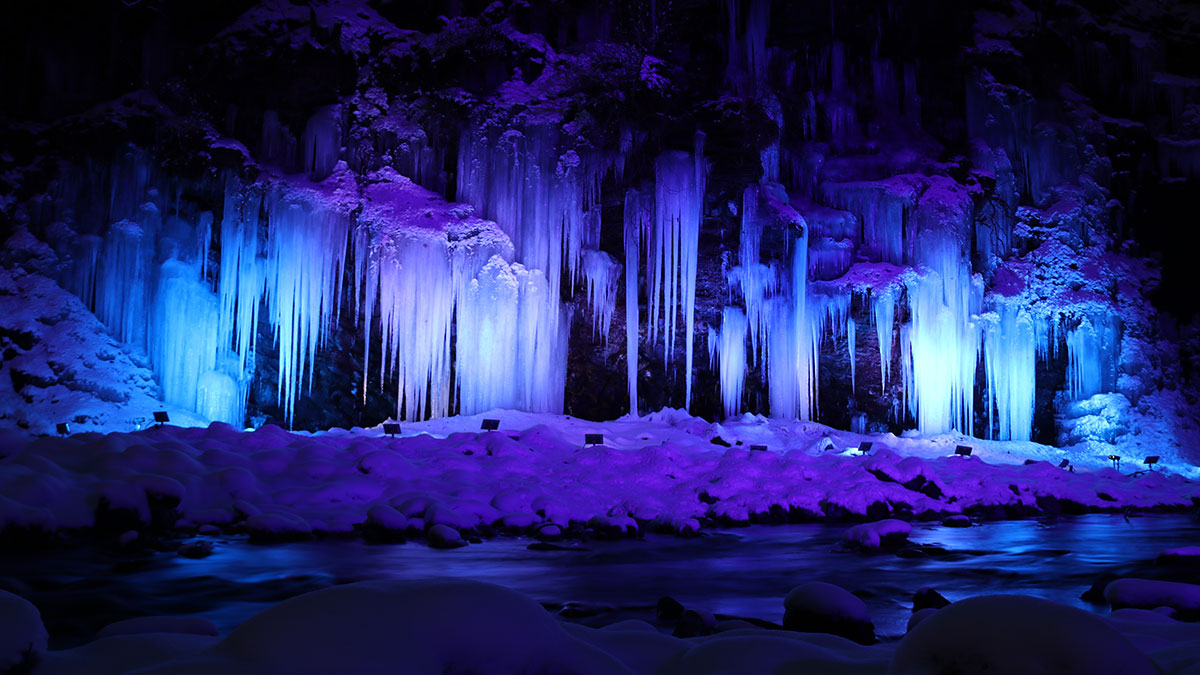 三十槌氷柱ライトアップ