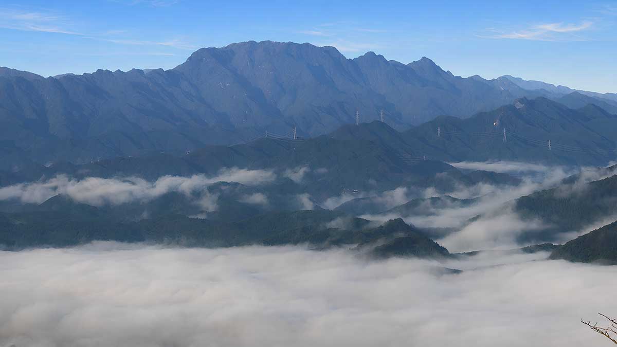 両神山と秩父雲海